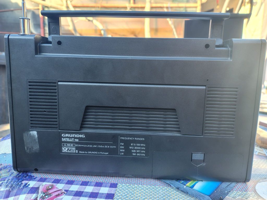 radio grundig satelit 700