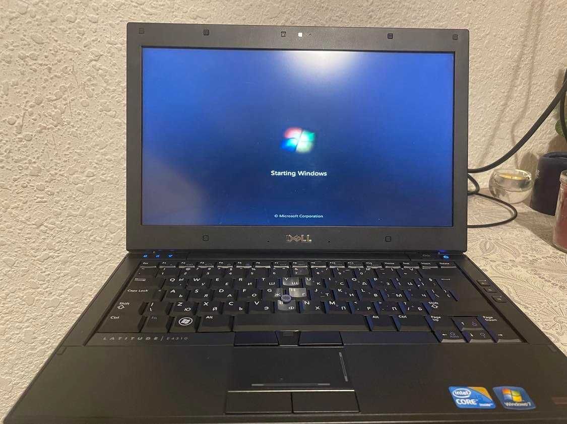 Лаптоп Dell Latitude E4310 с докинг станция