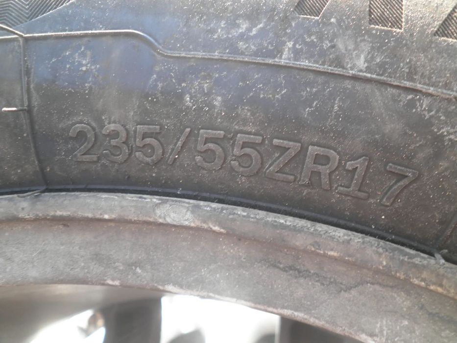 Jante 17" cu anvelope 235/55/17 Ford Kuga 8V41-1007-BA 8V411007BA 7.5J ET 52.5