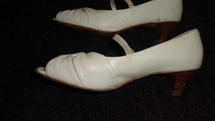 Pantofi Medicus 37,5 din piele naturala fina crem, toc 3,5 cm