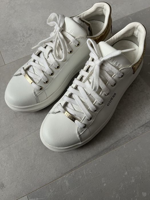 Adidasi"Guess"damă,din piele,nr.39,originali