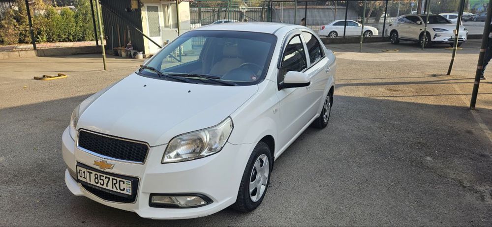 Нексия 3 2017 беживий салон 203000юрган краскаси бор