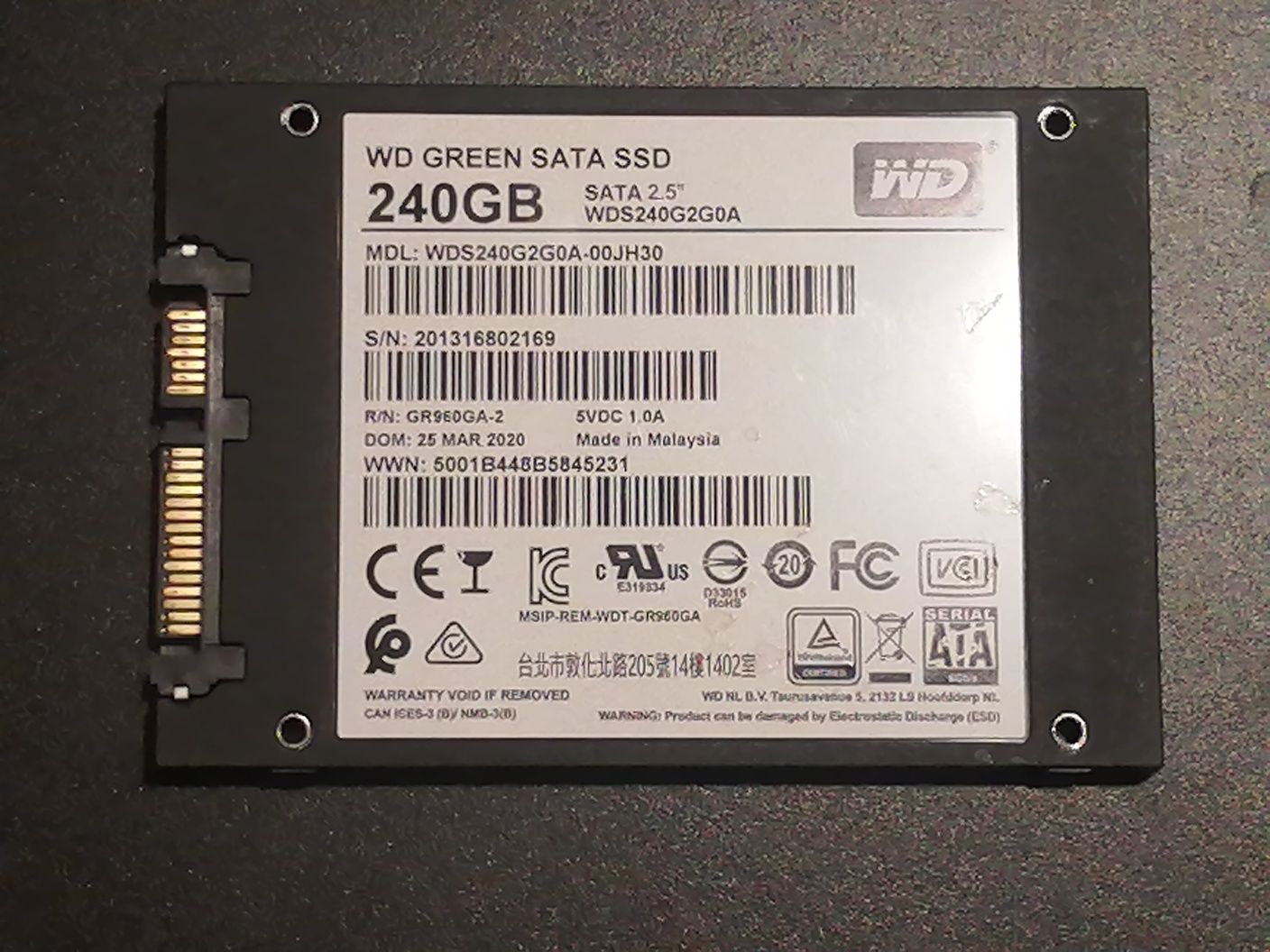 SSD накопитель на 240 gb