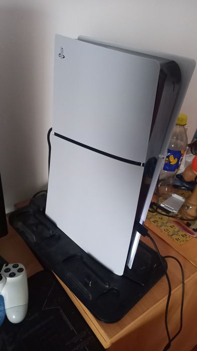 Vând ps5 slim varianta cu disk