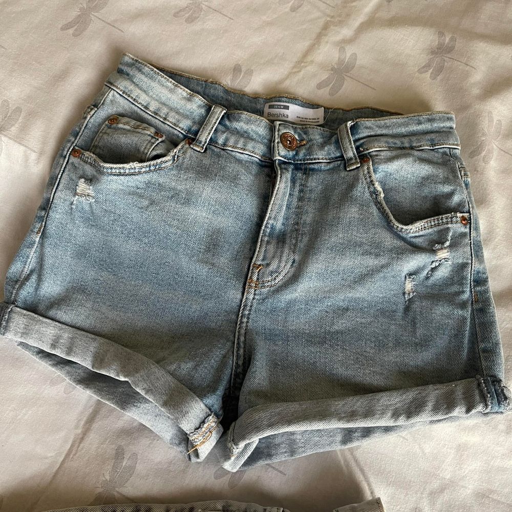 Дамски къси панталони Bershka