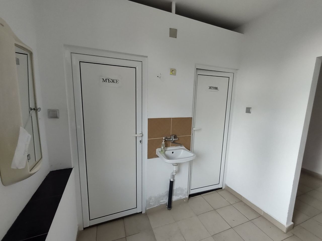 Дава се под наем Промишлена сграда в Лом - 250 кв.м за 306 € - Снимка #7