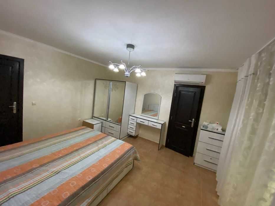 Дава се под наем Двустаен апартамент в Бургас, Лазур - 65 кв.м за 102 € - Снимка #3