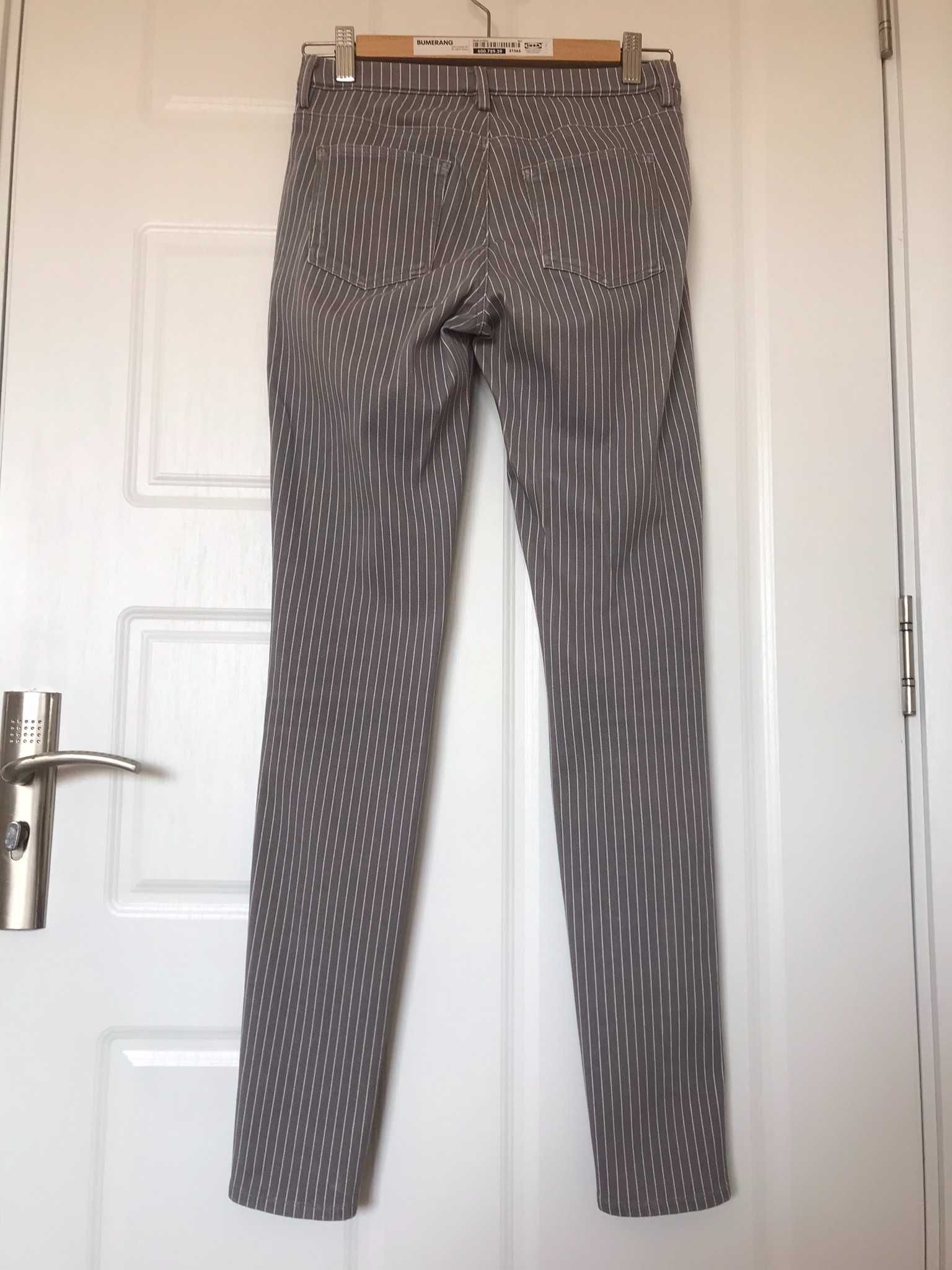Оригинален uniqlo панталон-клин бял, размер S - М