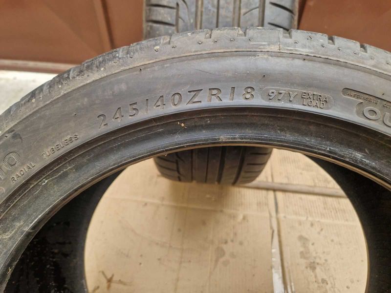 2 Dunlop R18 245/40
летни гуми
DOT3517