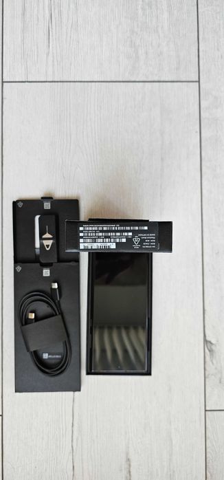 Продавам мобилен телефон SAMSUNG GALAXY S23 ULTRA 256 GB