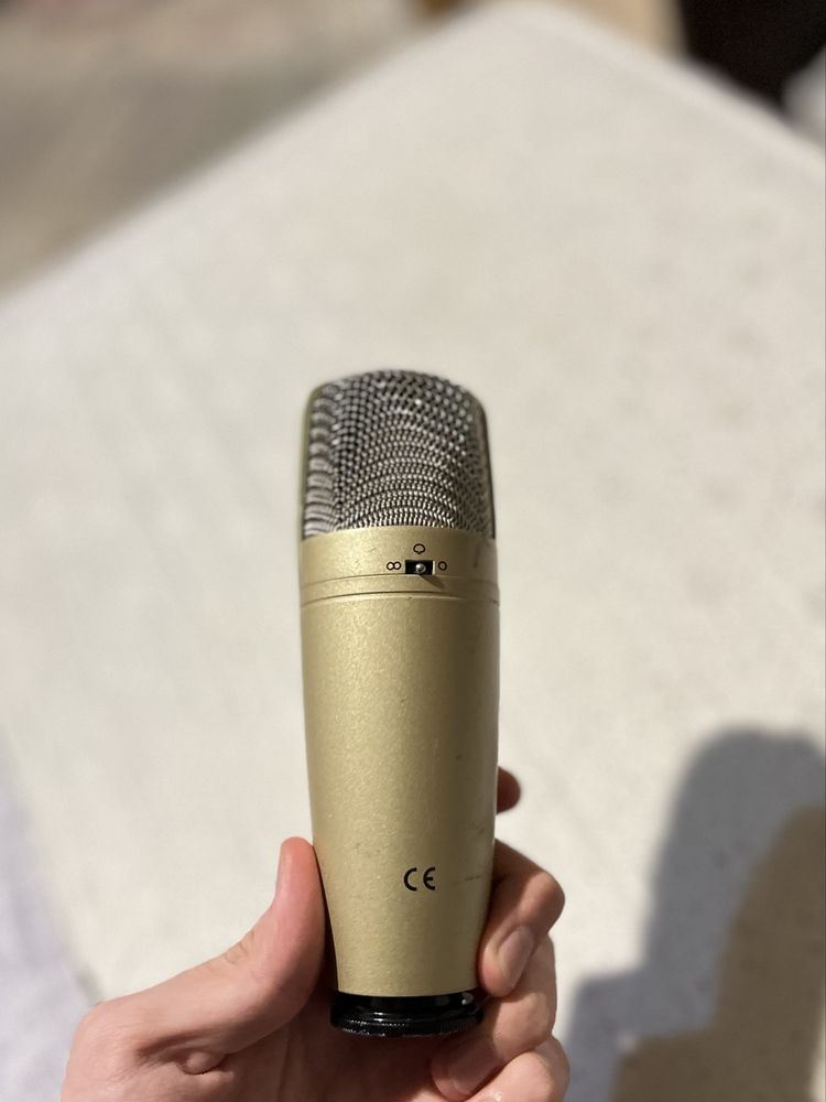 микрофон Behringer C-3 золотистого цвета