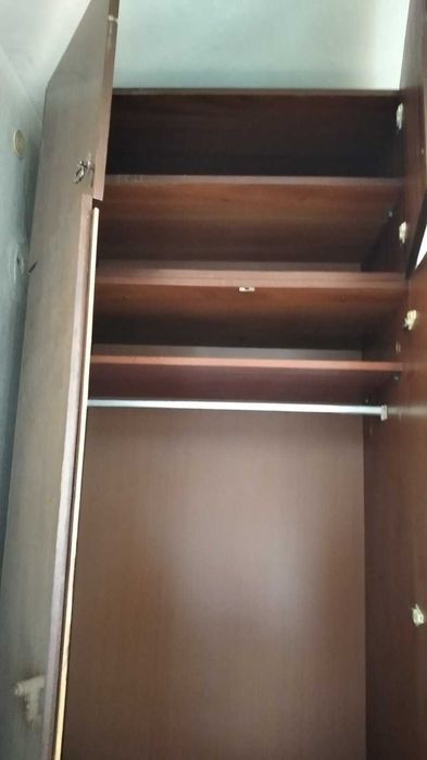 Двукрилен гардеров с надстройка