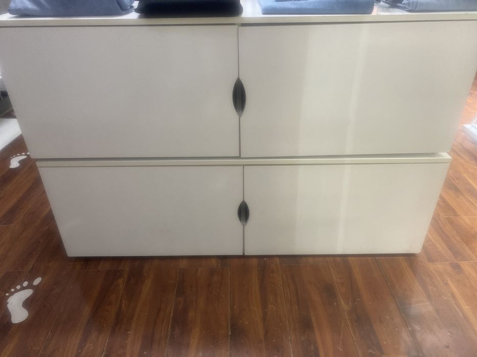 Маленьки шкаф тумба