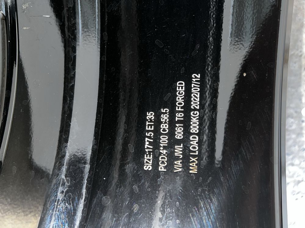 Kovani Bentley Bacalar R17 va Balon RATOLLA 205/40/17R  bilan