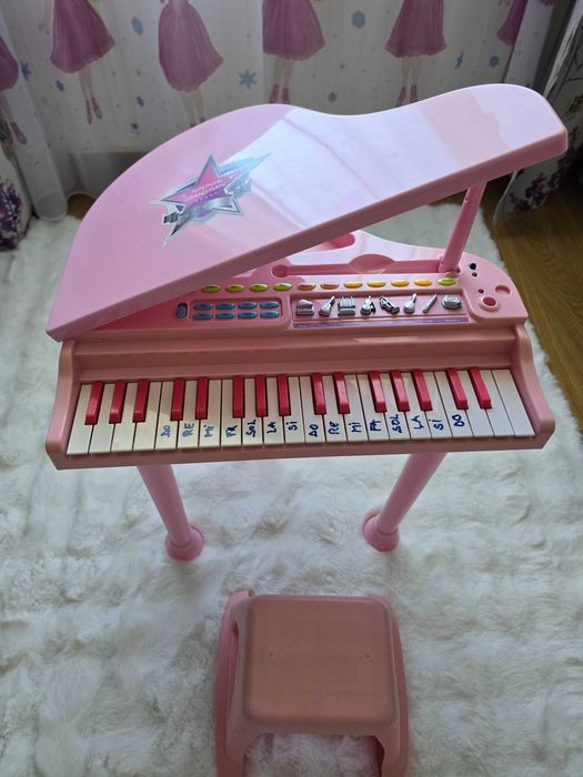 Pian jucarie cu scaun