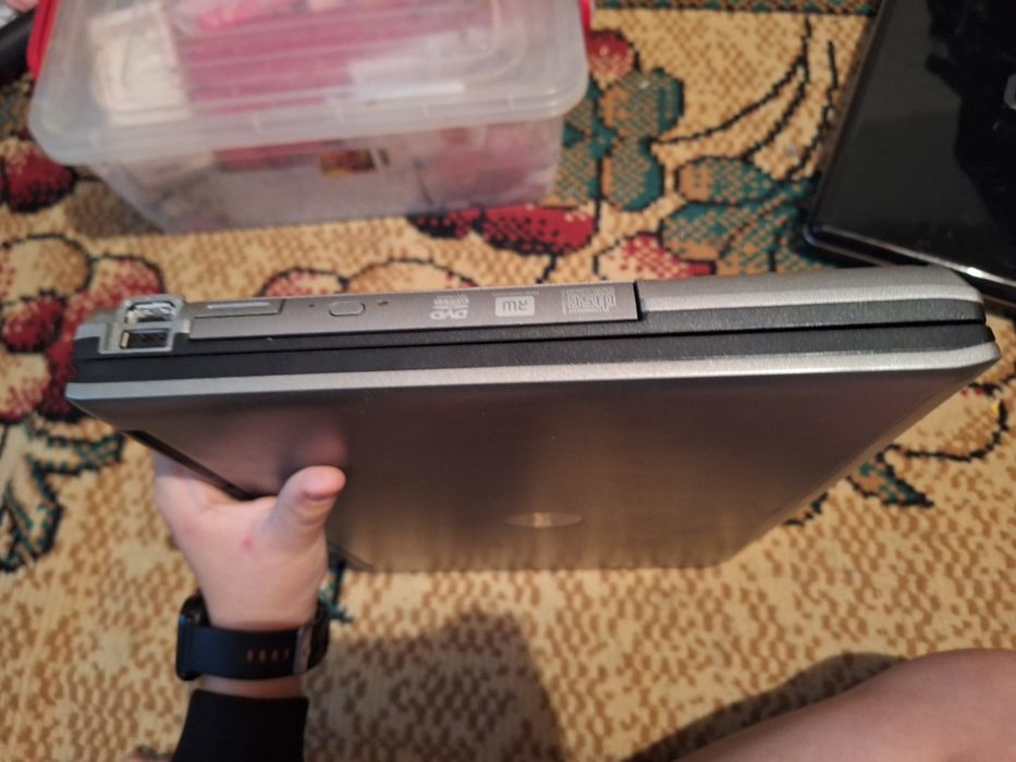 Vând laptop Dell Latitude D620, necomplet, dar nu pornește.
Nu știu ex