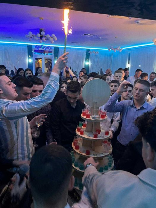 Boooom! 
De inchiriat tort de shoturi pentru super evenimente !