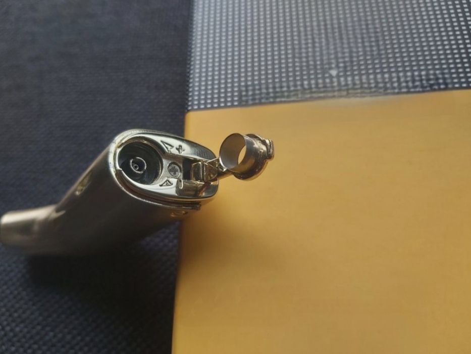 Луксозен комплект за пури,запалка и резачка с лого,в подаръчна кутия