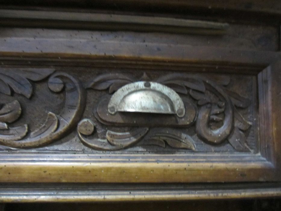 2 Dulapuri sculptate vechi de colectie circa 1850