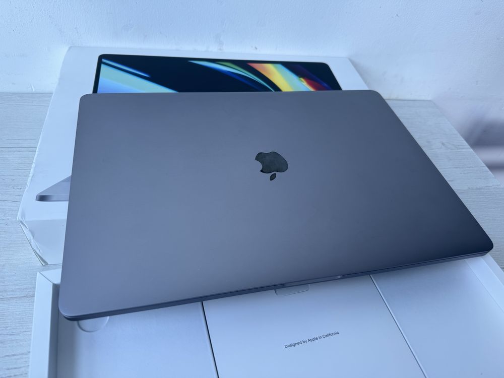 Macbook Pro 16. 2019года  512GB