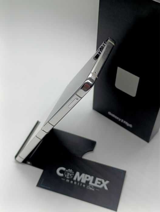 Samsung Galaxy Z Flip 5 - 256Gb - Stare Excelenta