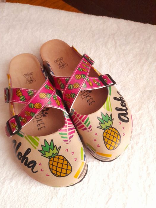 Чисто нови медицински чехли естествена кожа, нова медицинска туника