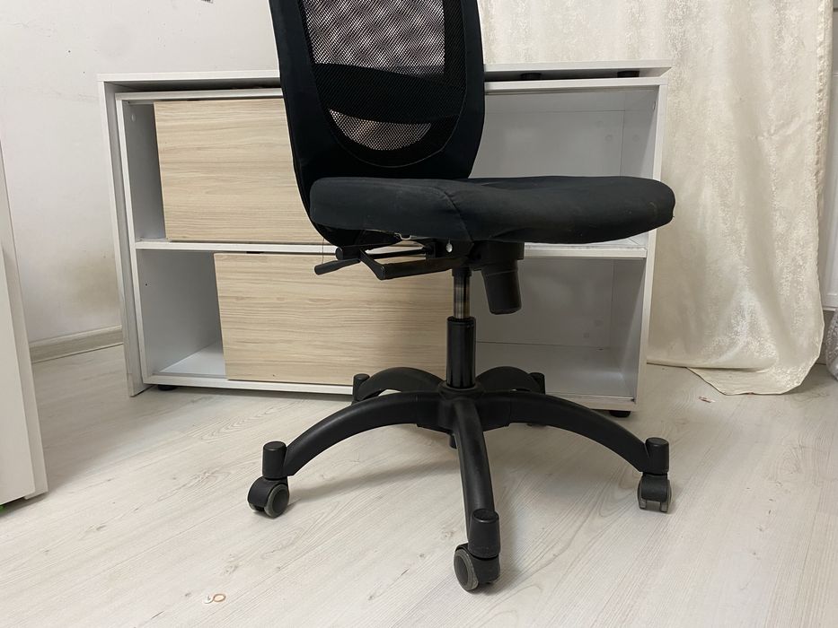 Birou cu spatiu depozitare forma L