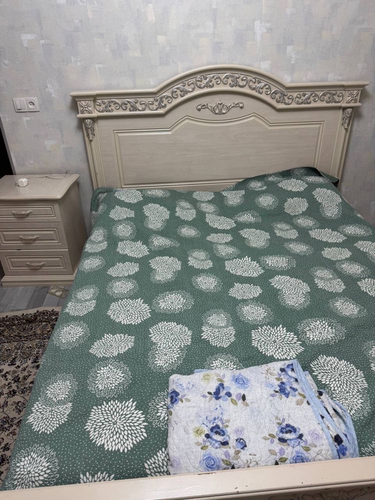 Продается спальная гарнитура в комплекте