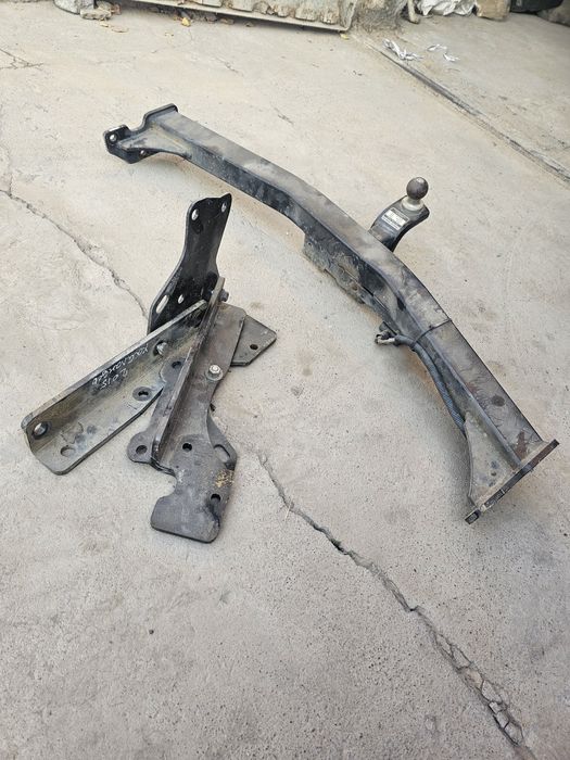 Тойота Хайландер 2015 год Фаркоп есть наличие оргеналь обращайтесь