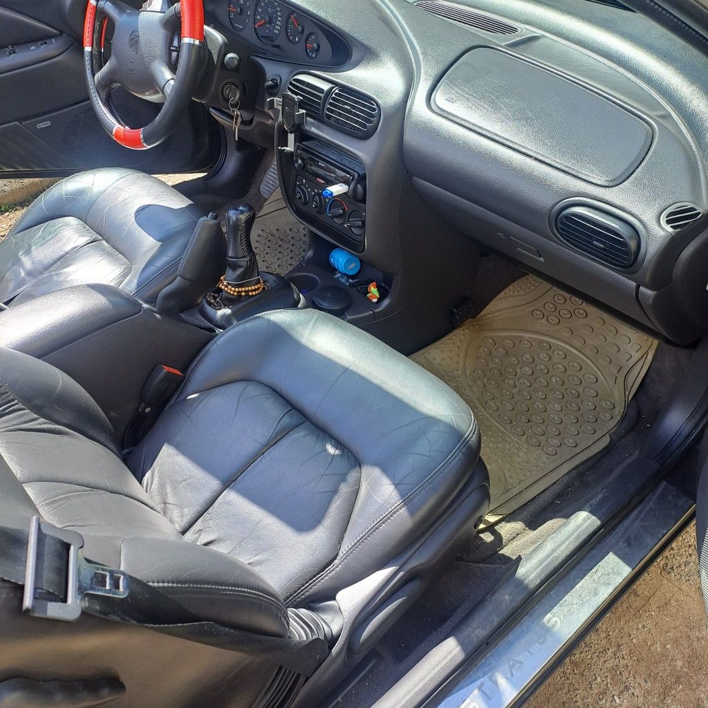 Vând Chrysler Stratus