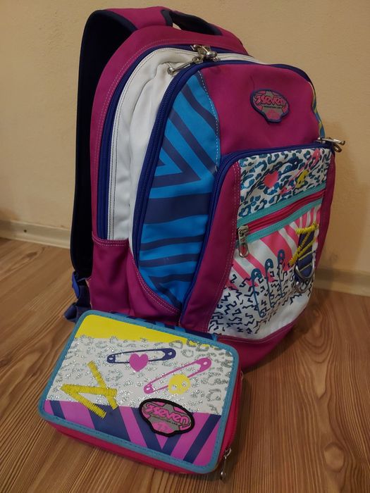 Ghiozdan Seven, cu compartimente multiple