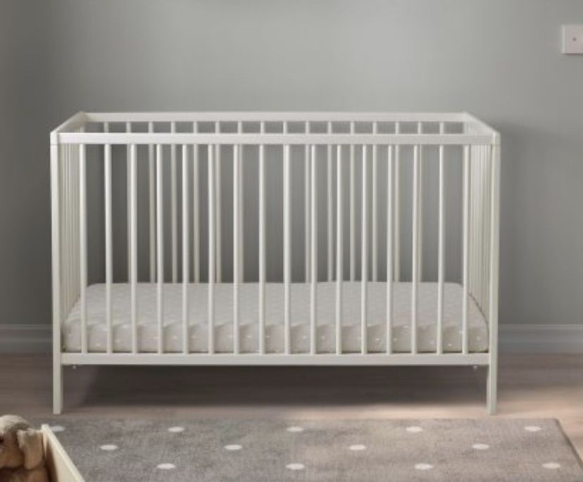 Бебешко креватче от ИКЕА, модел  Gulliver , 120х60, бяло, с 2 позиции.