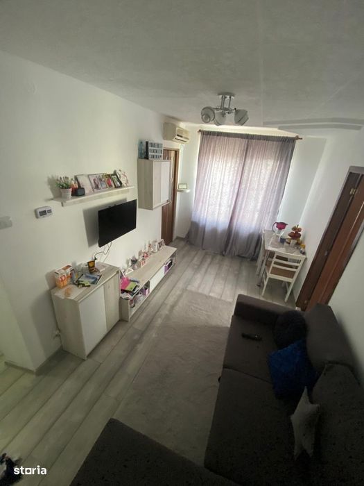 ENESCU , apartament cu 3 camere ,etaj 4 -acoperis!