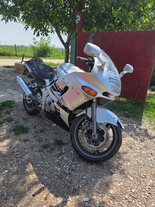 Vând Kawasaki ZZR