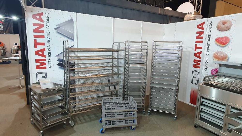 Carucior nou si 20 tavi perforate 58x78 cm patiserie