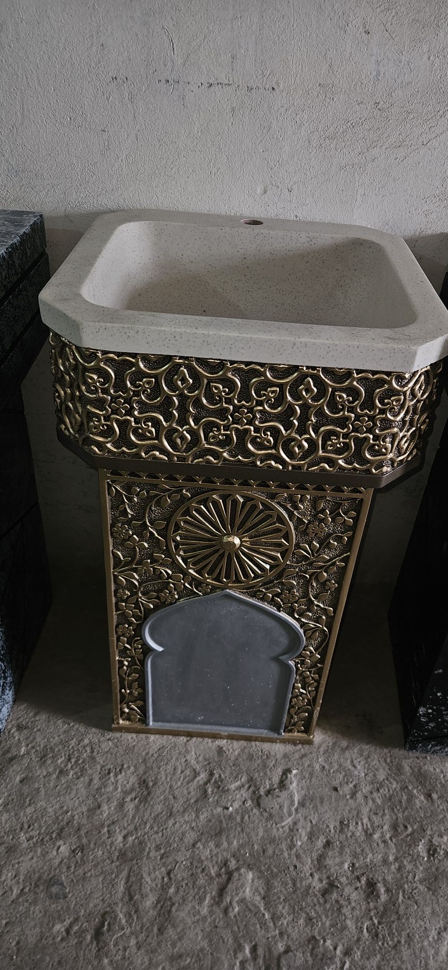 Раковина из искусственного мрамора