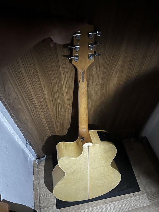 Chitara Takamine electro-acustică