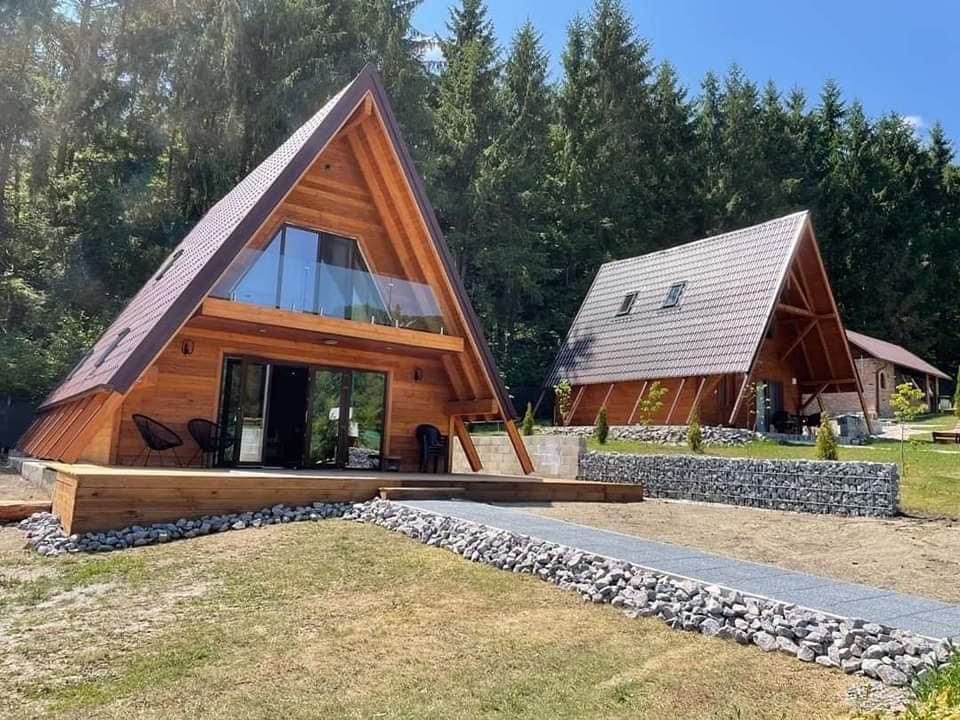 Vand si realizez la comanda cabane tip casa sau Aframe