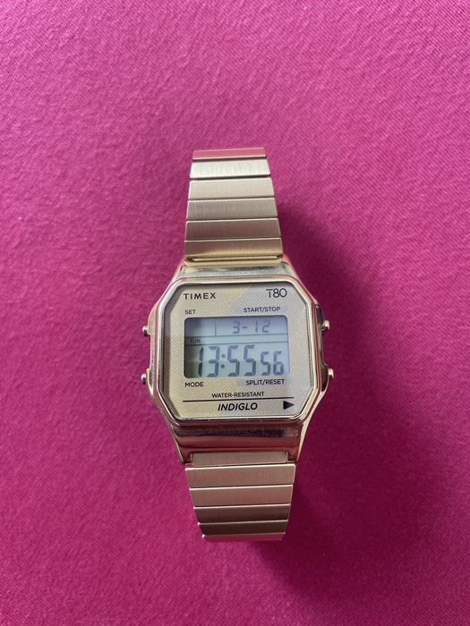 Часовник TIMEX T80 gold