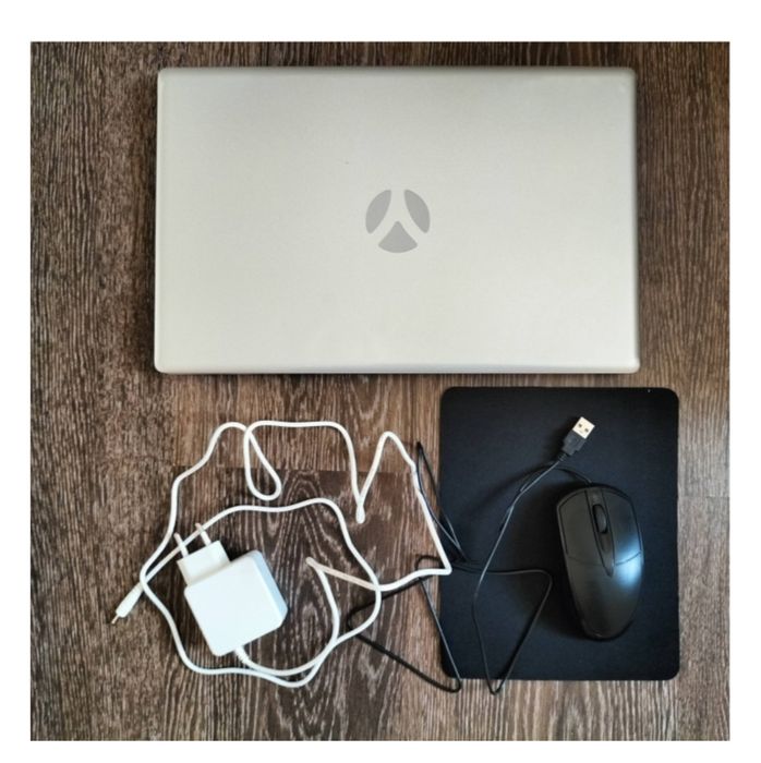 Продам ноутбук yami 11