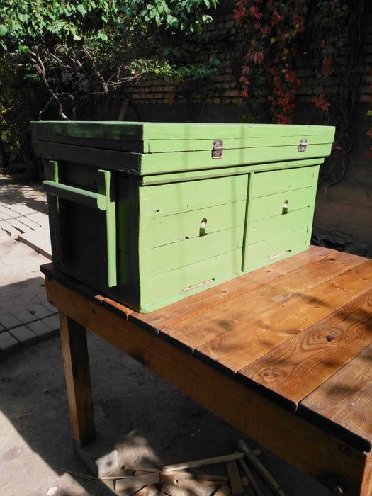 улей пчеловодческий.