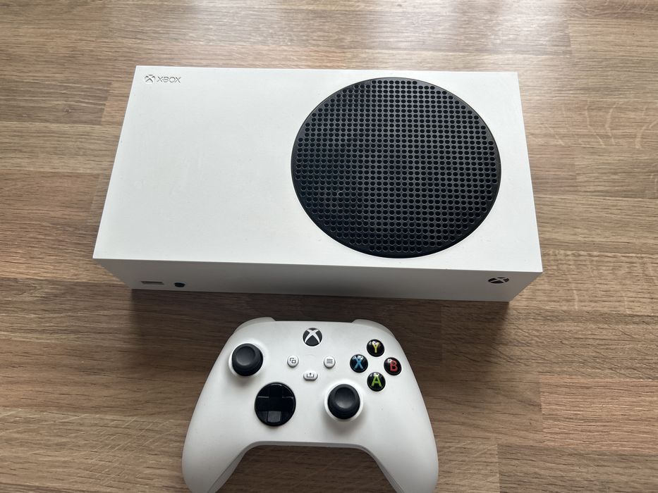 Vand Xbox Seria S arata si functioneaza impecabil