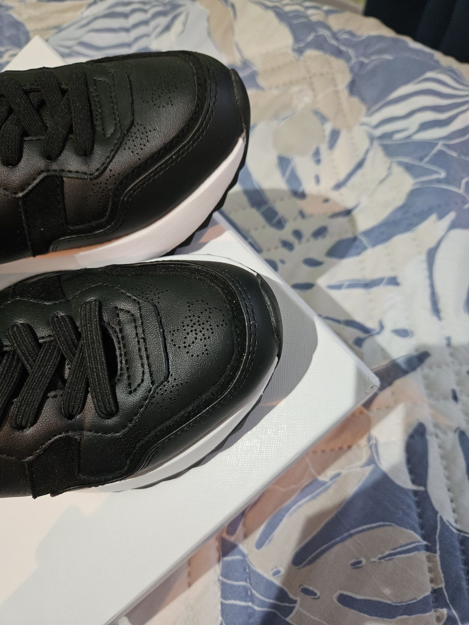 Дамски обувки GUESS