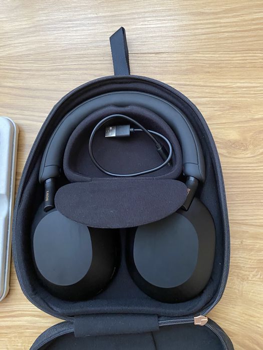 Sony Xperia 1 V и слушалки WH-1000XM5