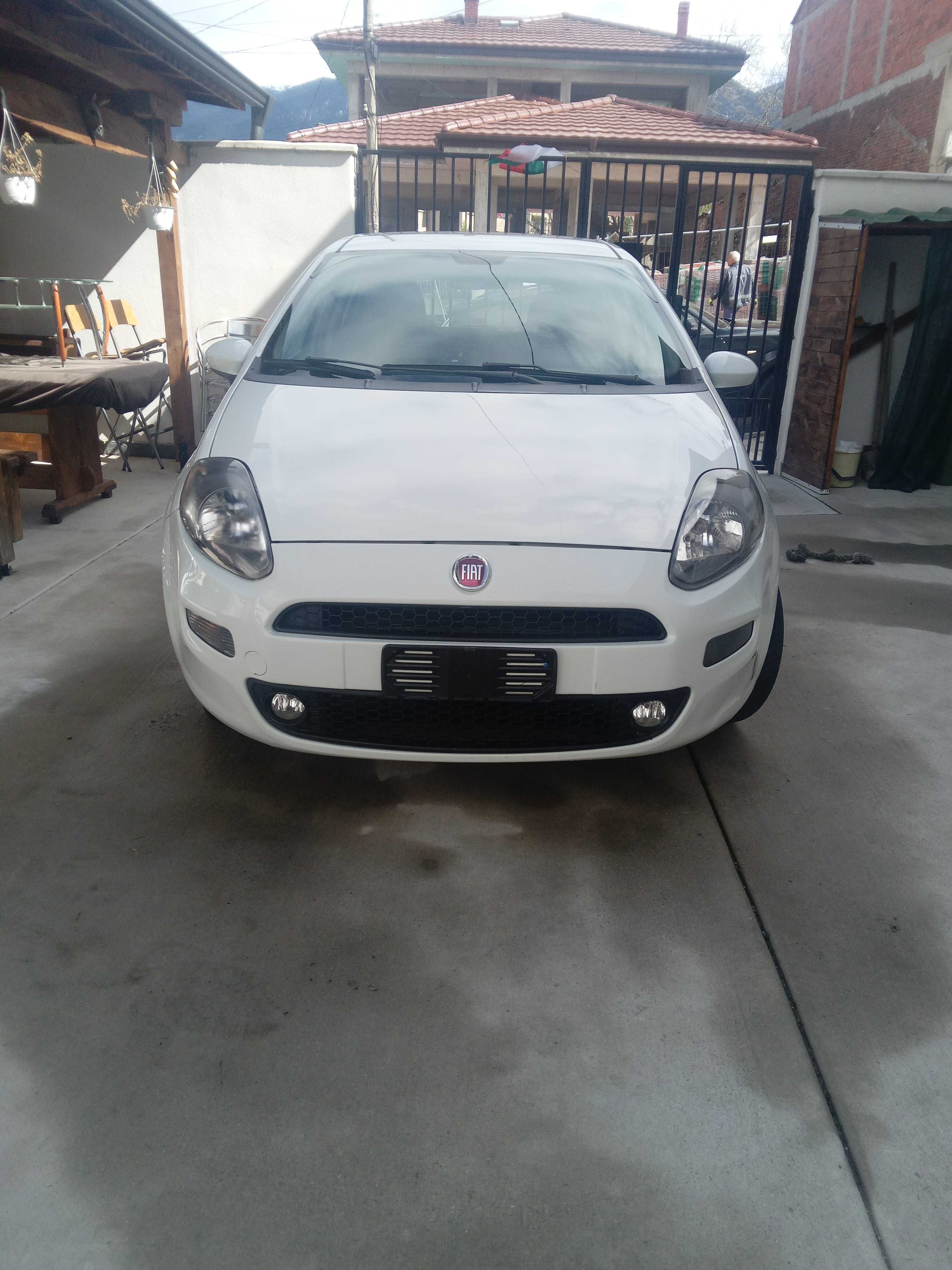 Продавам fiat punto Evo. 1.4 газ бензин EVRO 6. 2015 година