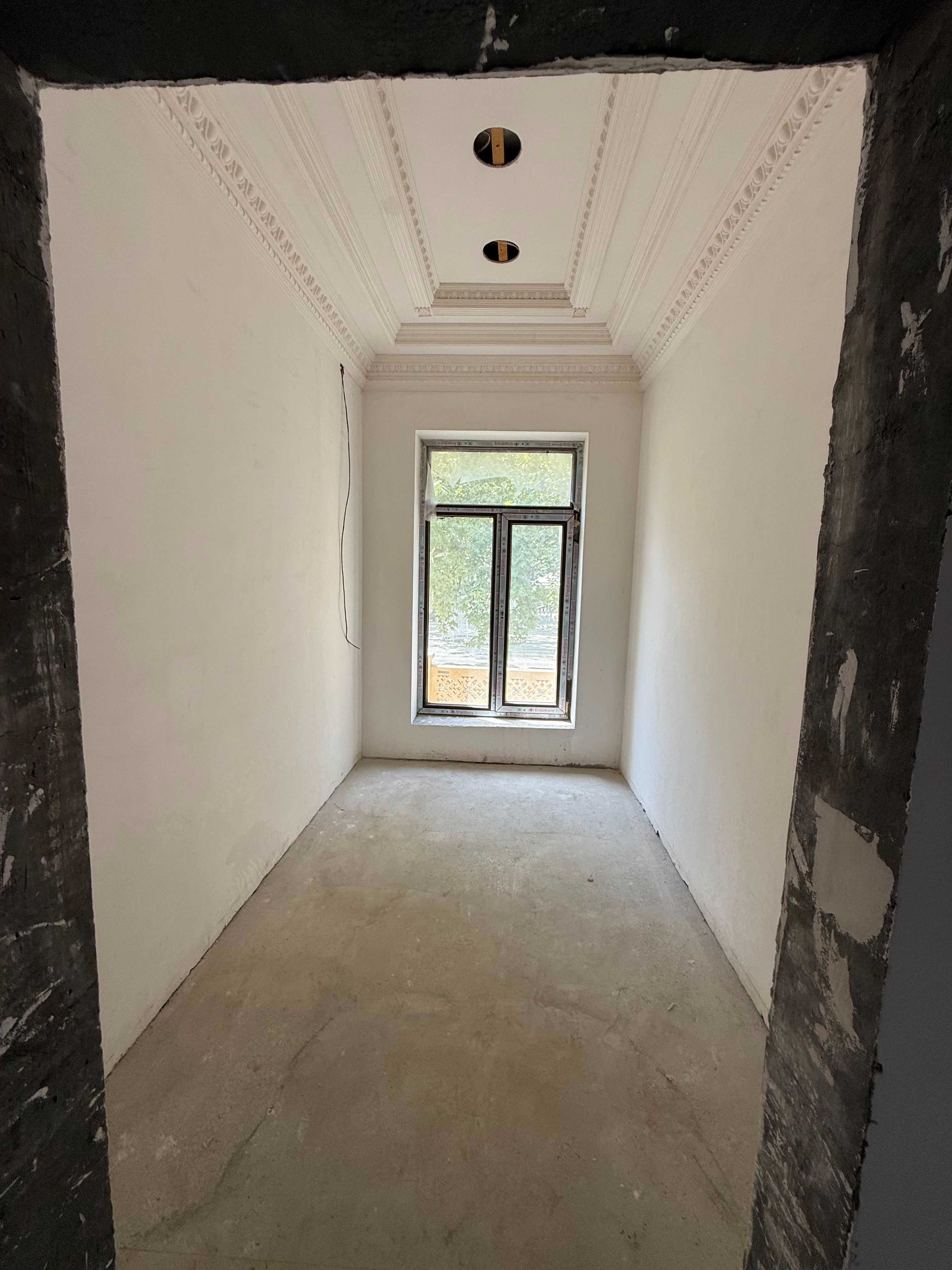 Продаётся просторная квартира 208 м² в 3-этажном доме (вторичка)