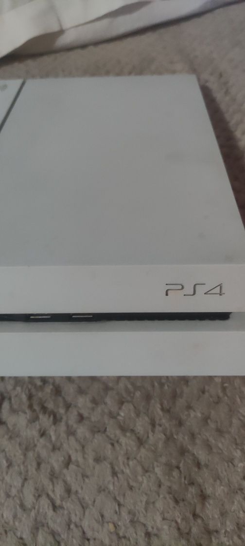 Продавам ps4 500gb