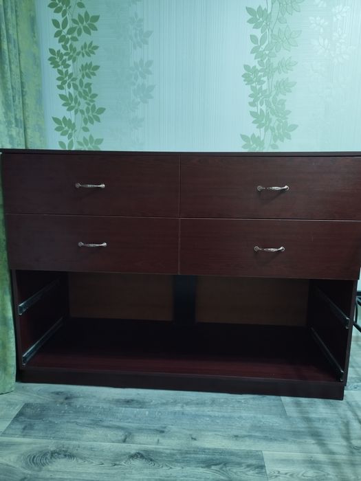 Продам комод для одежды