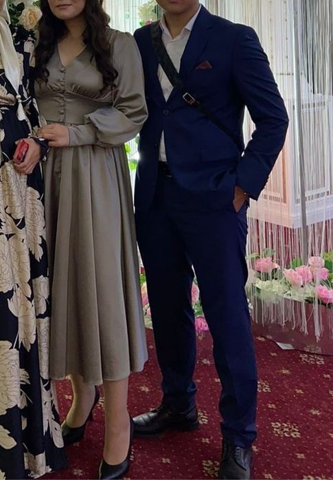 Платье миди из плотного атласа