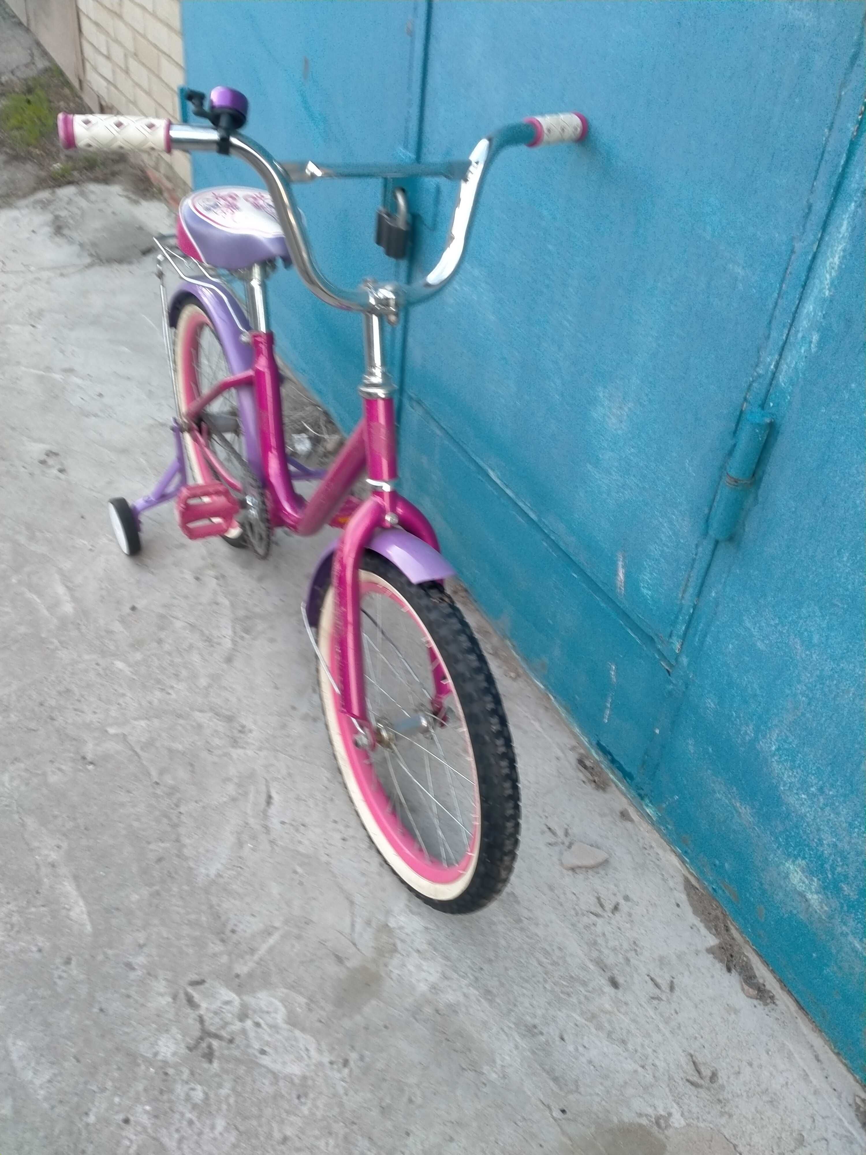 Велосипед для девочки.На возраст 5-8 лет.